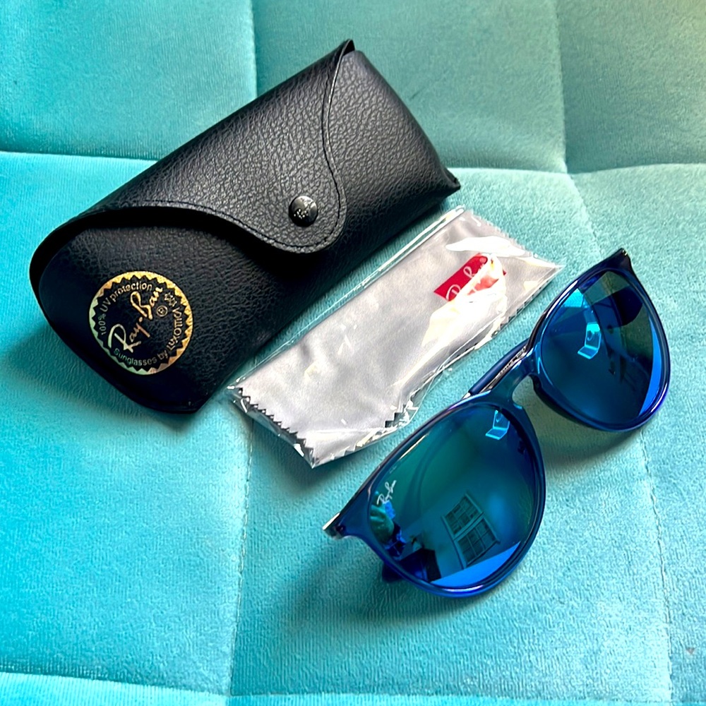 Turquoise mirrored Ray-Bans